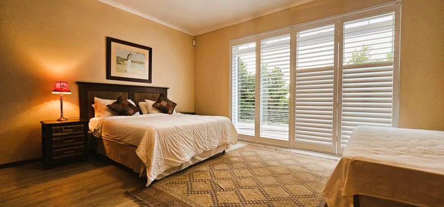 5 Bedroom Property for Sale in Middedorp Western Cape